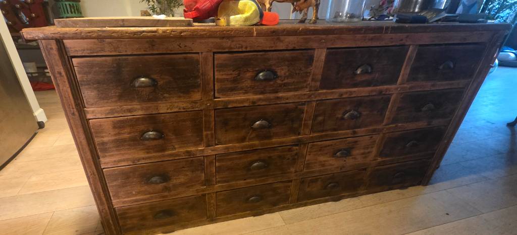 18th Century American Chest of Drawers
