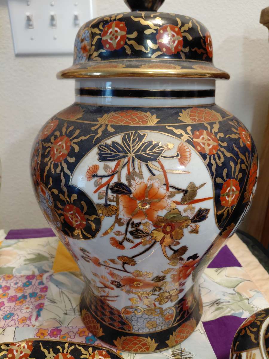 Five-Piece Japanese Imari-Style Porcelain Jar and Plate Set